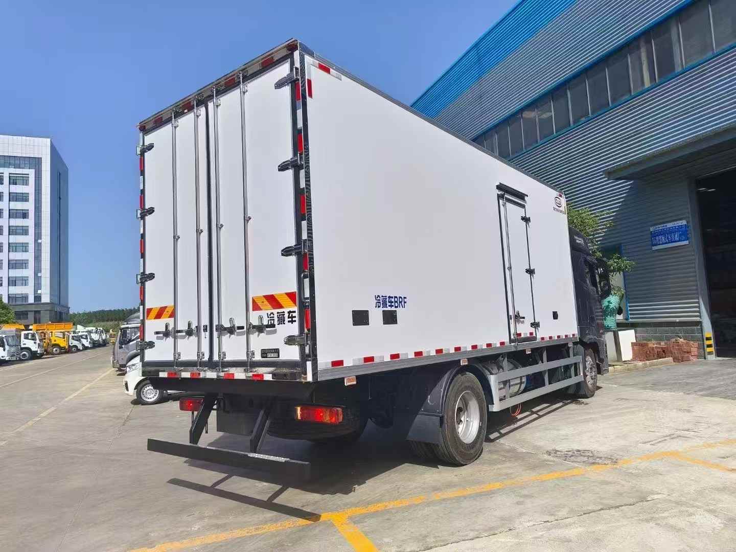 福田欧曼 单桥 蔬菜水果冷藏车 用于保鲜货物运输